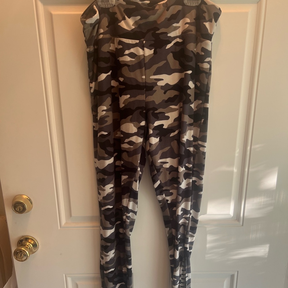 No Boundaries Camo Leggings Size XL